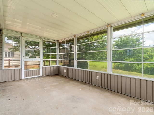 448 Riverwind Drive, Hendersonville, NC 28739