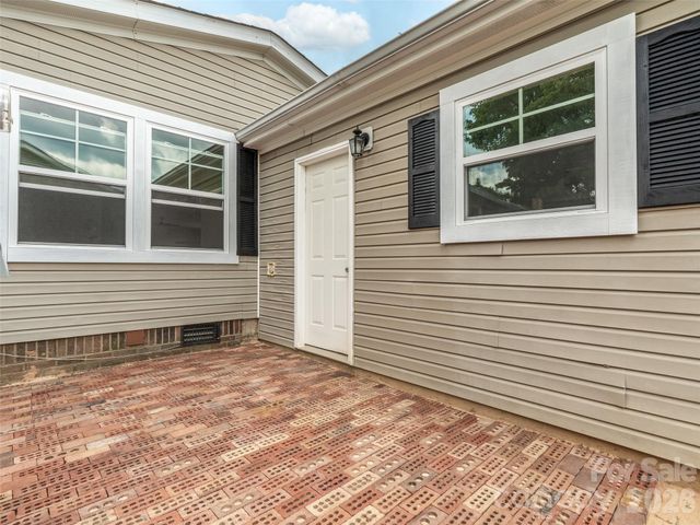 448 Riverwind Drive, Hendersonville, NC 28739
