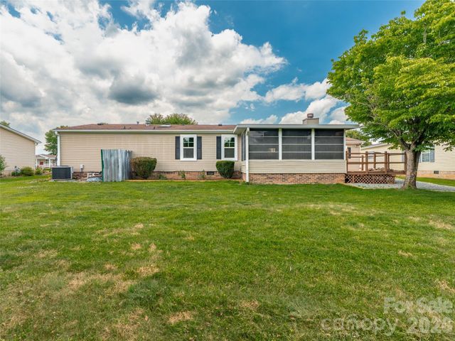 448 Riverwind Drive, Hendersonville, NC 28739