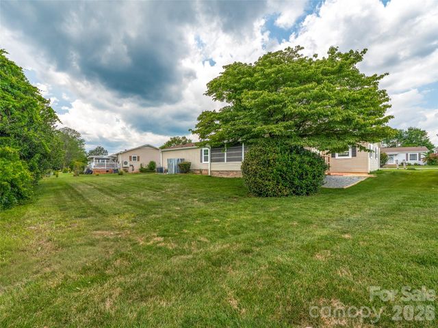 448 Riverwind Drive, Hendersonville, NC 28739