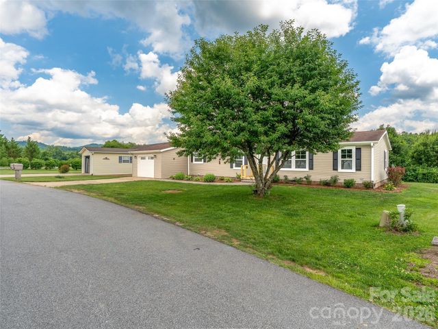 448 Riverwind Drive, Hendersonville, NC 28739