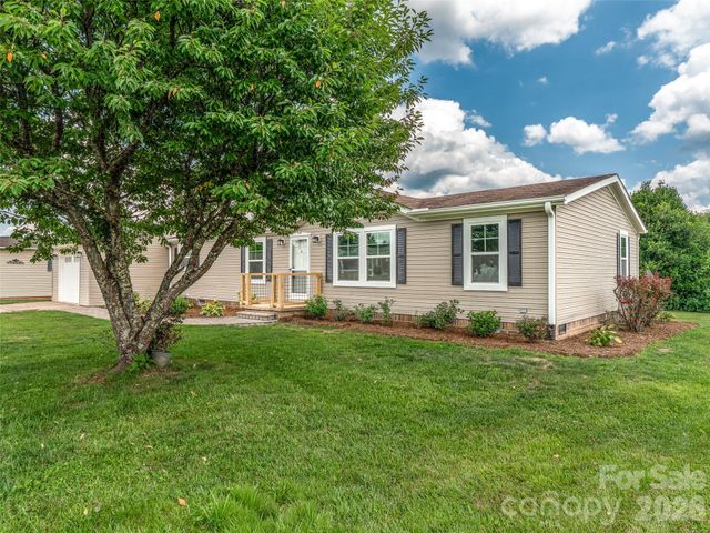 448 Riverwind Drive, Hendersonville, NC 28739