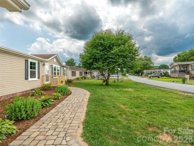 448 Riverwind Drive, Hendersonville, NC 28739