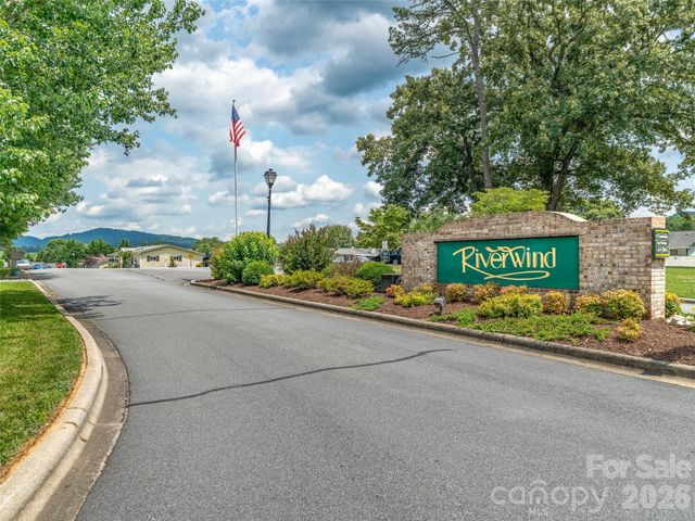 448 Riverwind Drive, Hendersonville, NC 28739
