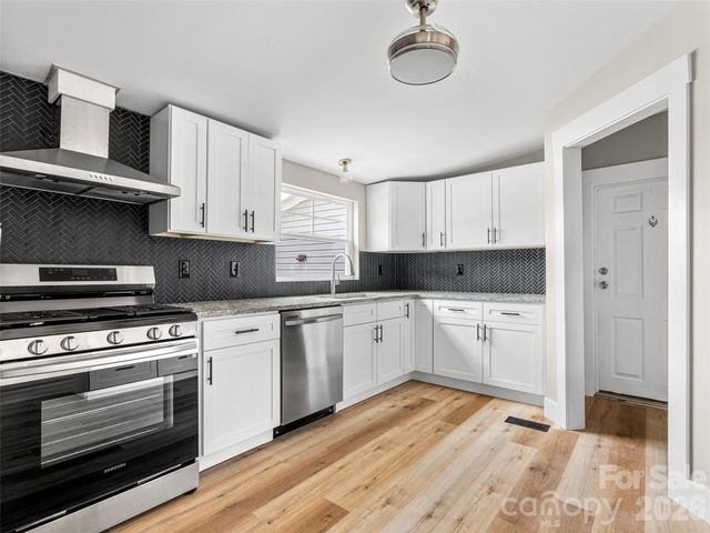 448 Riverwind Drive, Hendersonville, NC 28739