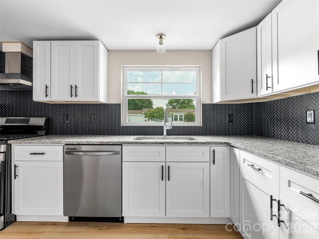 448 Riverwind Drive, Hendersonville, NC 28739