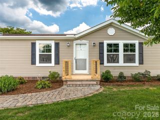 448 Riverwind Drive, Hendersonville, NC 28739