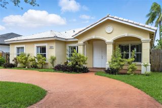 8899 NW 169th Ter, Hialeah, FL 33018