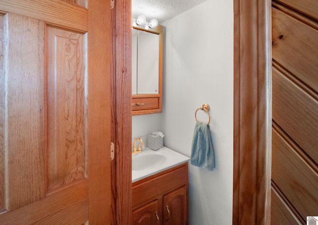 62 lakeshore dr, New Concord, KY 42076