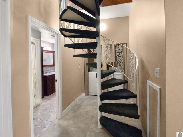 62 lakeshore dr, New Concord, KY 42076