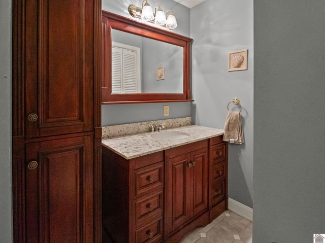 62 lakeshore dr, New Concord, KY 42076