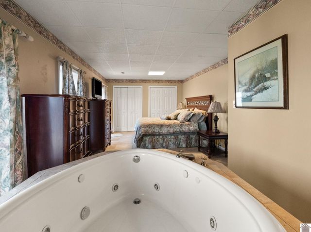 62 lakeshore dr, New Concord, KY 42076