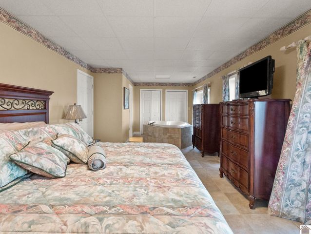 62 lakeshore dr, New Concord, KY 42076