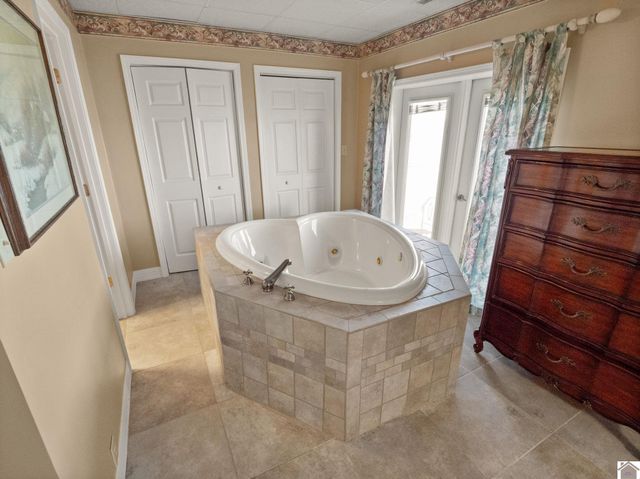 62 lakeshore dr, New Concord, KY 42076