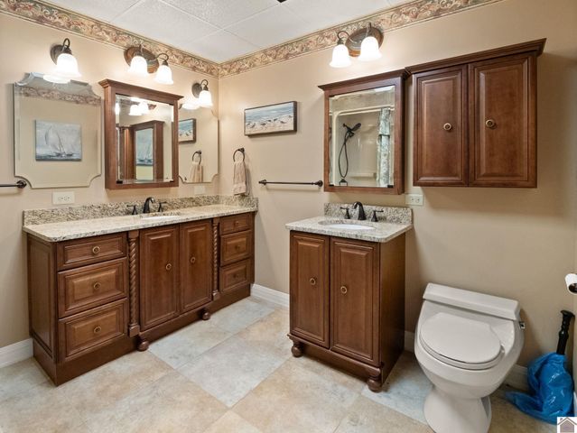 62 lakeshore dr, New Concord, KY 42076