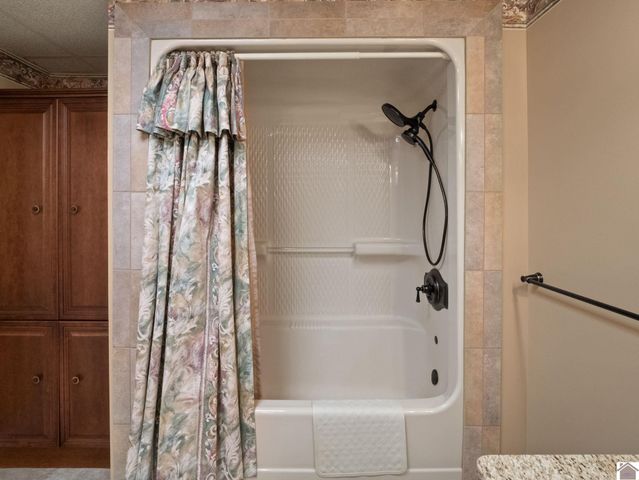 62 lakeshore dr, New Concord, KY 42076