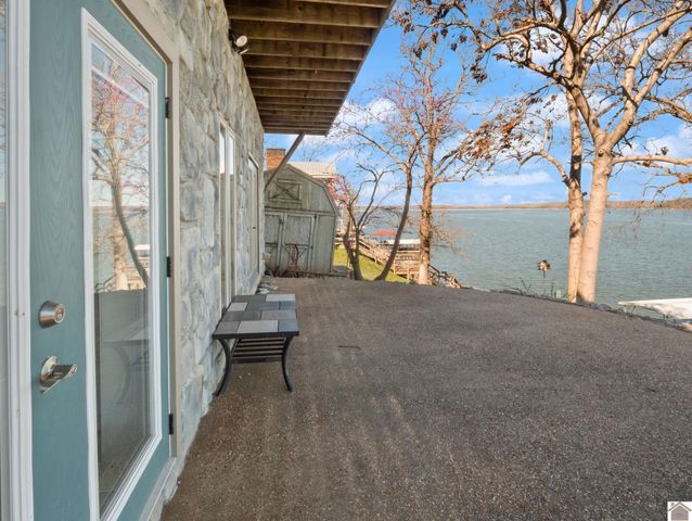 62 lakeshore dr, New Concord, KY 42076