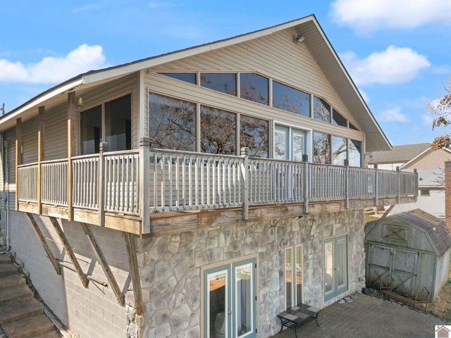 62 lakeshore dr, New Concord, KY 42076