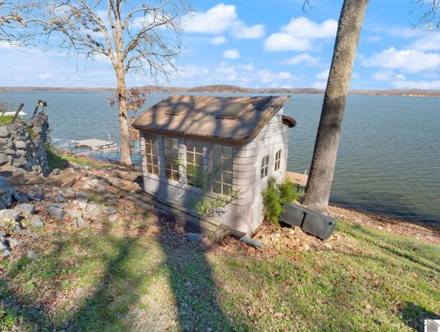 62 lakeshore dr, New Concord, KY 42076