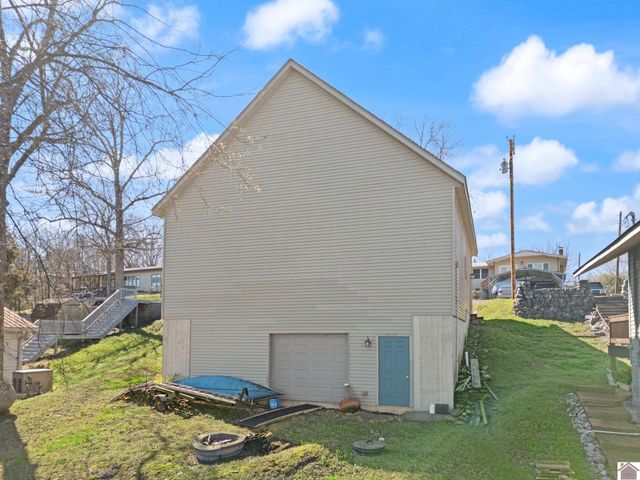 62 lakeshore dr, New Concord, KY 42076