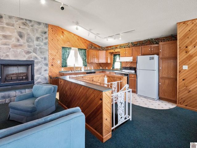 62 lakeshore dr, New Concord, KY 42076