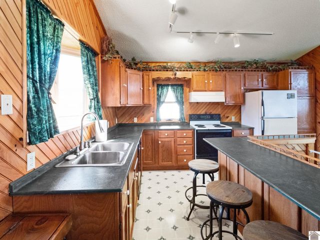 62 lakeshore dr, New Concord, KY 42076