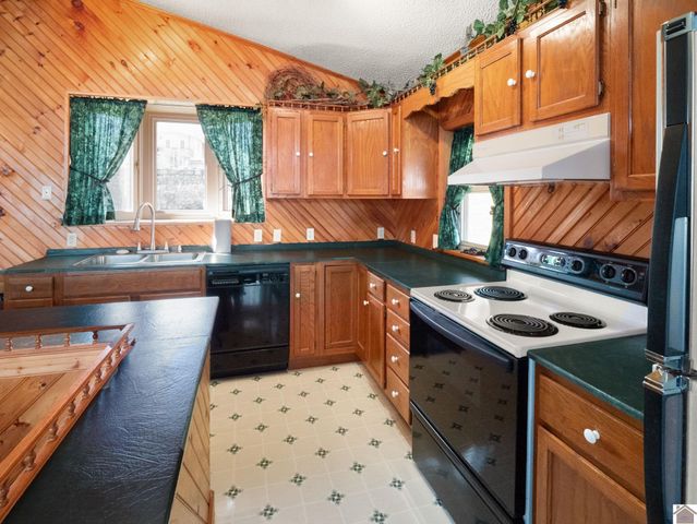 62 lakeshore dr, New Concord, KY 42076