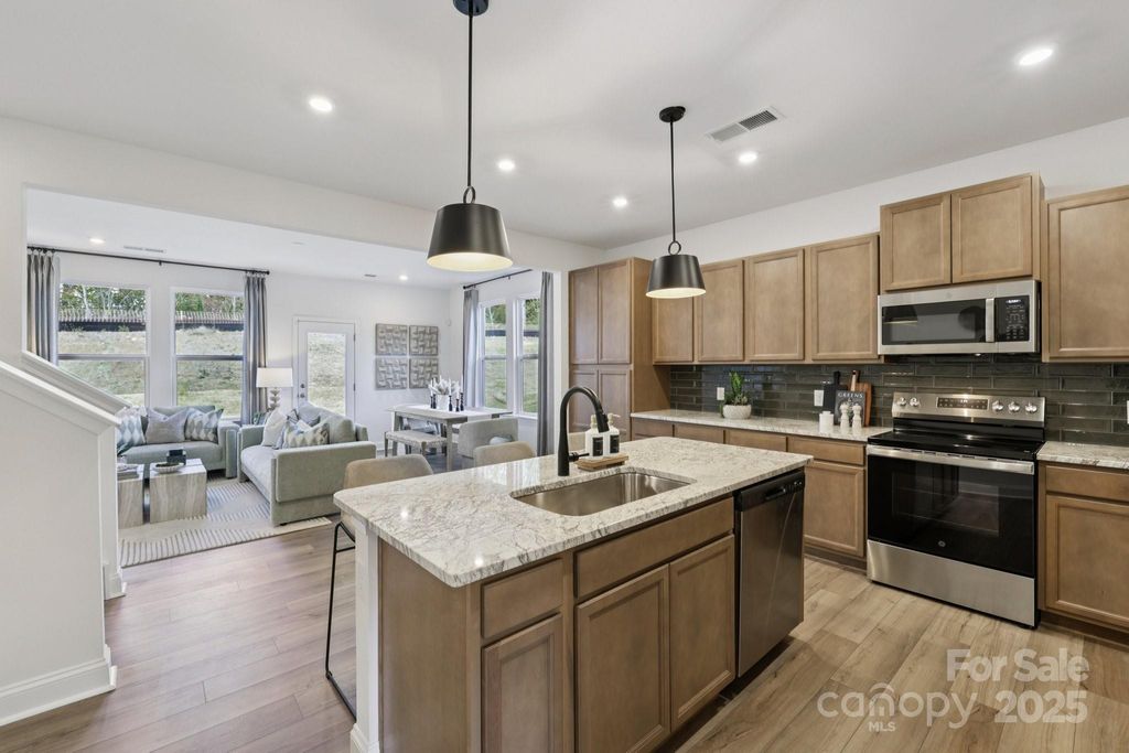 7721 Ethora Way, Charlotte, NC 28216