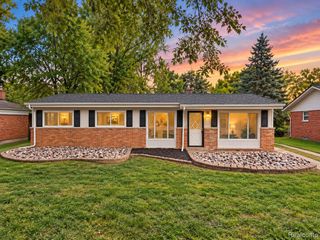 8961 Clinton River Road, Sterling Heights, MI 48314