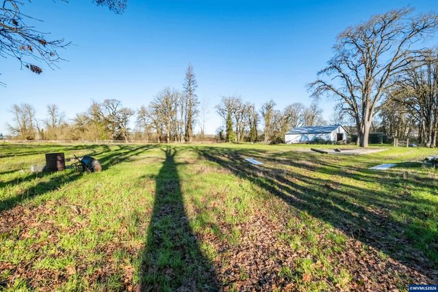 941 N 2nd St, Jefferson, OR 97352