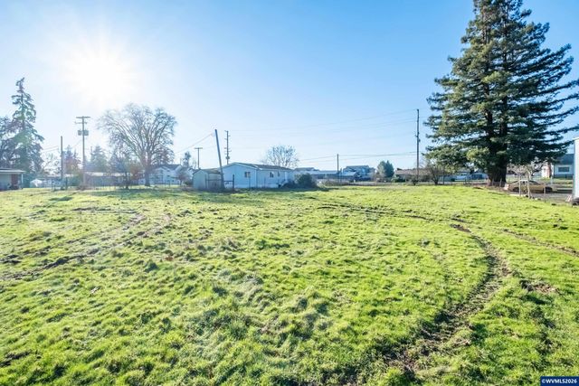 941 N 2nd St, Jefferson, OR 97352