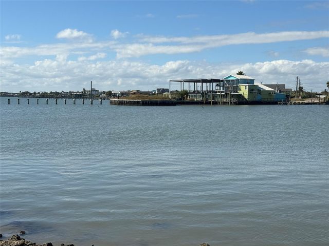 1034 16th Street, Dickinson, TX 77539