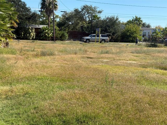 1034 16th Street, Dickinson, TX 77539