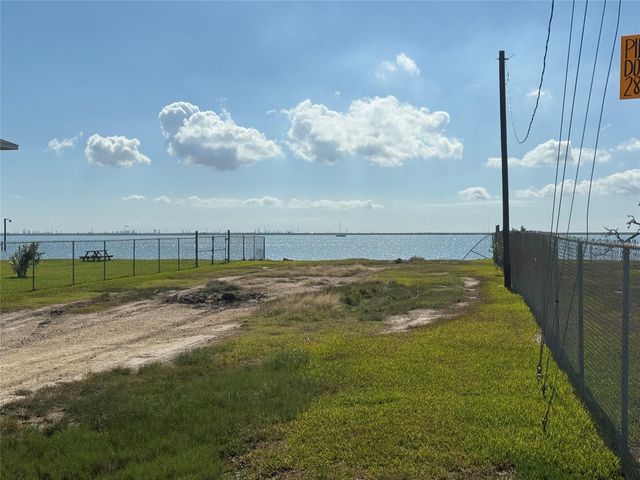 1034 16th Street, Dickinson, TX 77539