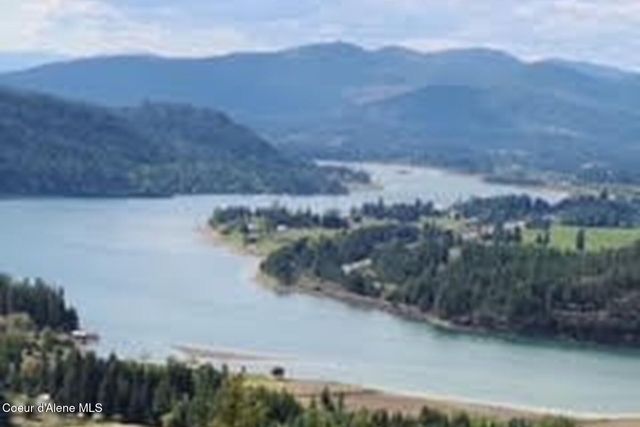 1149 E Dunromin Rd, Priest River, ID 83856