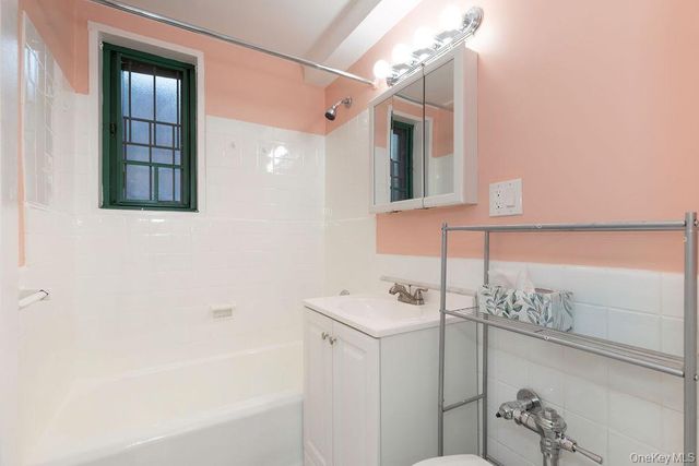 1970 E Tremont Avenue 1C, Bronx, NY 10462