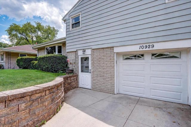 10929 W Harvard LANE, Wauwatosa, WI 53226
