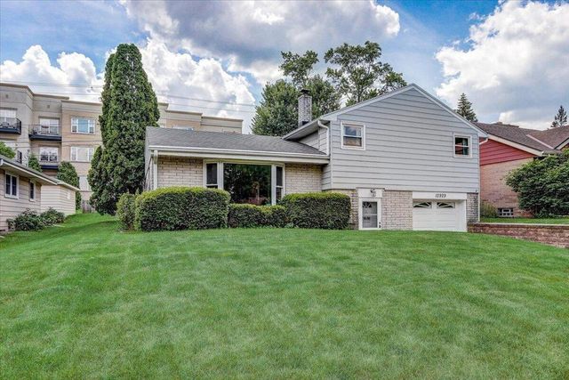 10929 W Harvard LANE, Wauwatosa, WI 53226