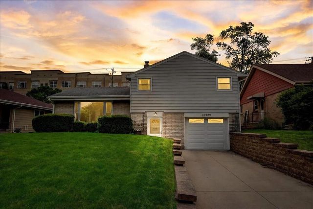 10929 W Harvard LANE, Wauwatosa, WI 53226