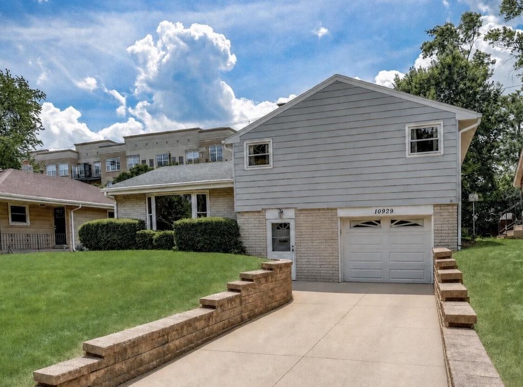 10929 W Harvard LANE, Wauwatosa, WI 53226