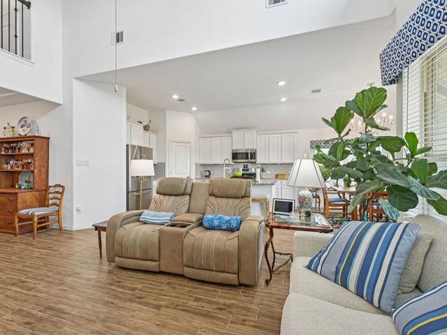 15014 Lake Shore Avenue, Mont Belvieu, TX 77523