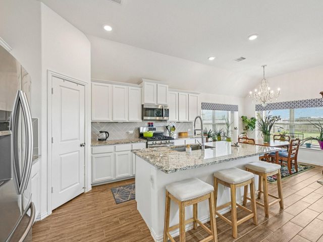 15014 Lake Shore Avenue, Mont Belvieu, TX 77523