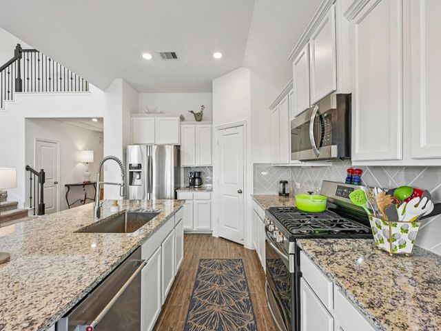 15014 Lake Shore Avenue, Mont Belvieu, TX 77523