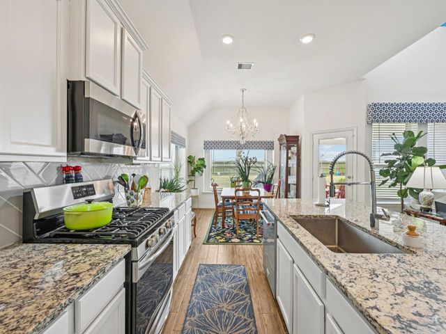 15014 Lake Shore Avenue, Mont Belvieu, TX 77523