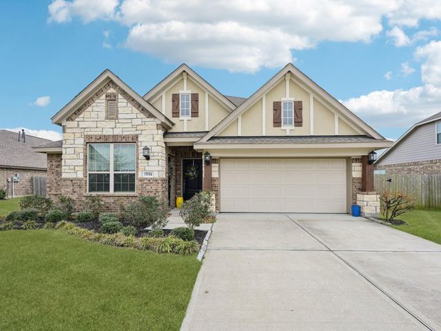 15014 Lake Shore Avenue, Mont Belvieu, TX 77523