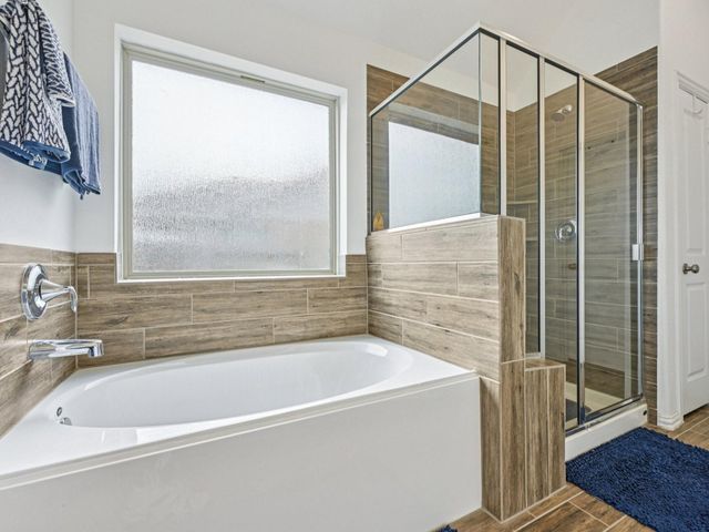 15014 Lake Shore Avenue, Mont Belvieu, TX 77523