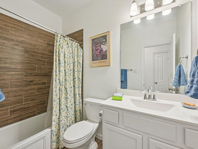 15014 Lake Shore Avenue, Mont Belvieu, TX 77523