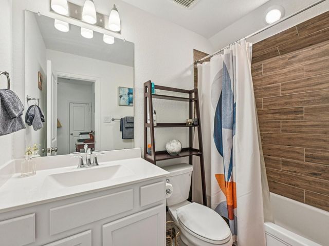 15014 Lake Shore Avenue, Mont Belvieu, TX 77523