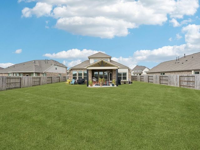 15014 Lake Shore Avenue, Mont Belvieu, TX 77523