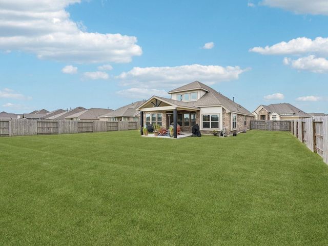 15014 Lake Shore Avenue, Mont Belvieu, TX 77523